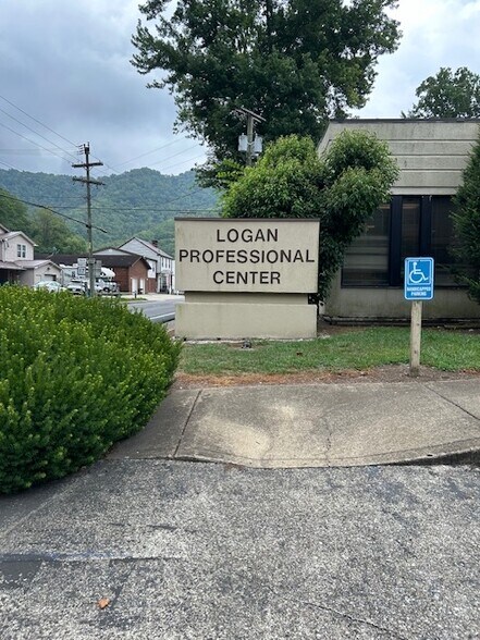 More Photos Of 140 Strollings Ave, Logan Office For Sale