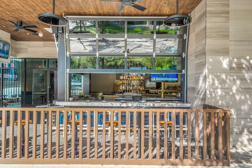 More Photos Of 2323 Victory Ave, Dallas Office For Lease