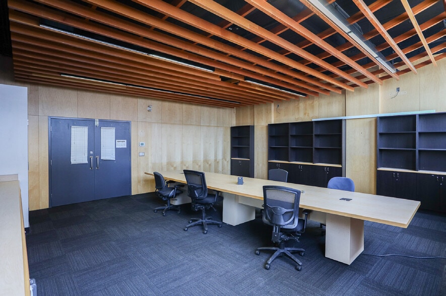 More Photos Of 369 Alexander St, Vancouver Warehouse For Lease
