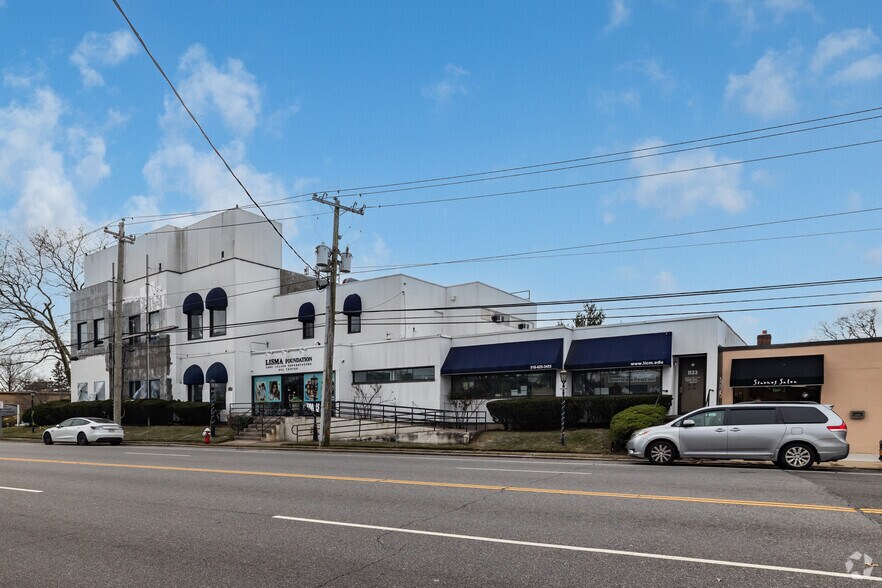 More Photos Of 1125 Willis Ave, Albertson Schools For Lease