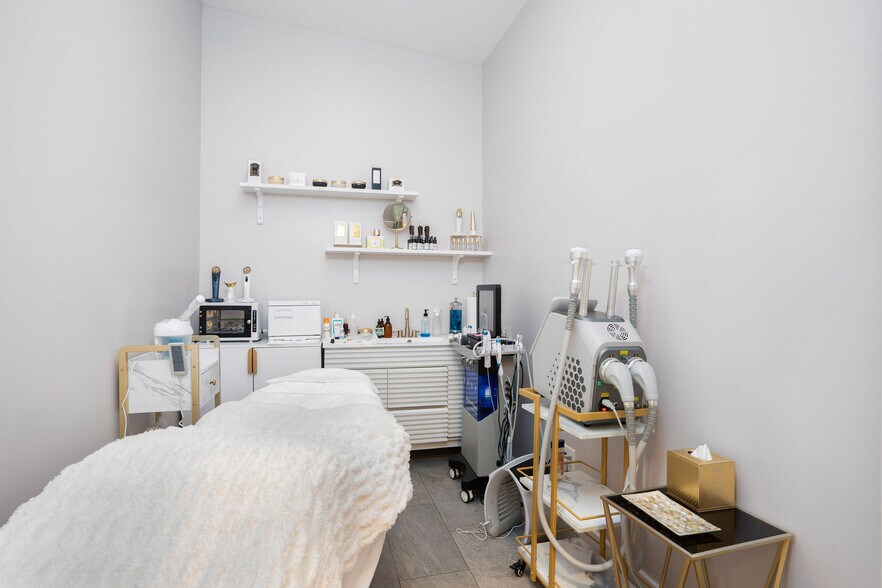 More Photos Of 224 Main St, Seal Beach Storefront For Sale