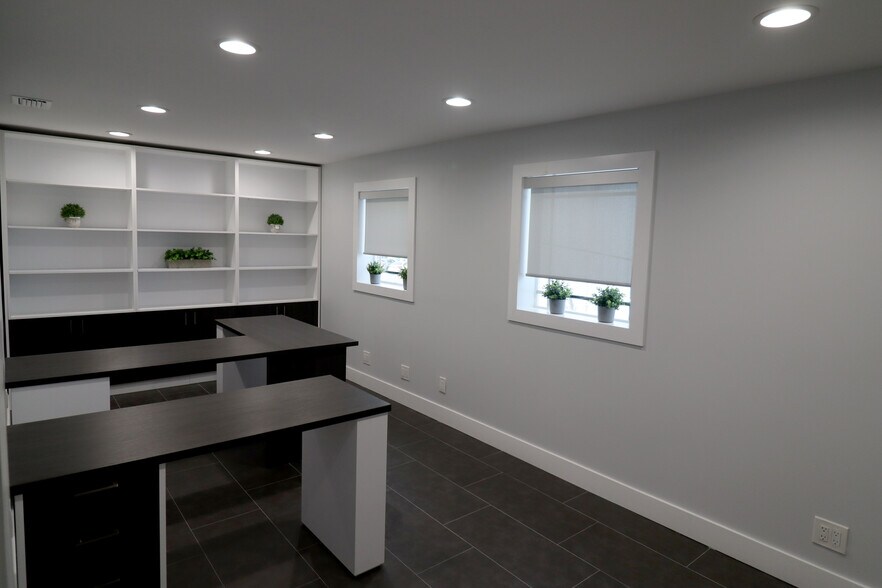 More Photos Of 817-823 SE 9th St, Deerfield Beach Storefront Retail Office For Lease