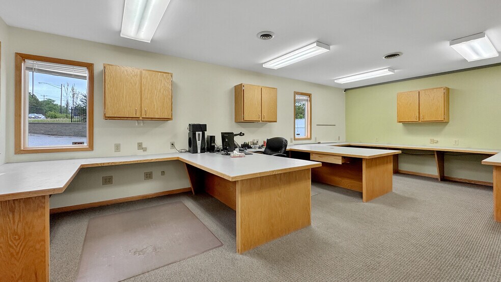 More Photos Of 1200 S Mitchell St, Cadillac Office For Lease