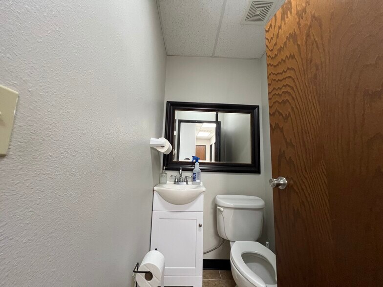 More Photos Of 918 W Choctaw St, Tahlequah Self Storage For Lease