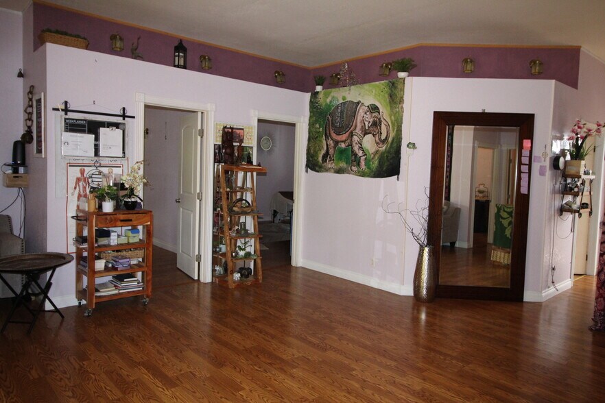 More Photos Of 81-6587 Mamalahoa Hwy, Kealakekua Storefront Retail Office For Sale