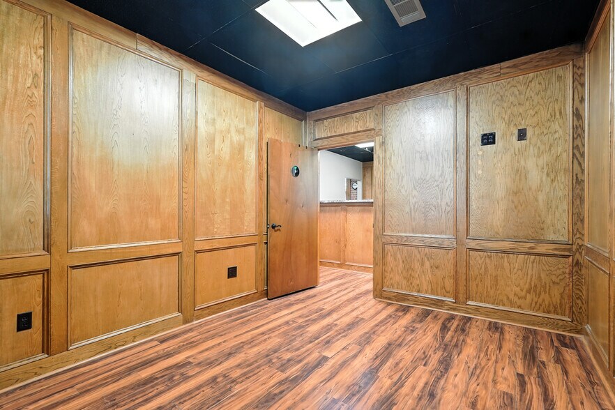 More Photos Of 441 Butternut St, Abilene Office For Sale