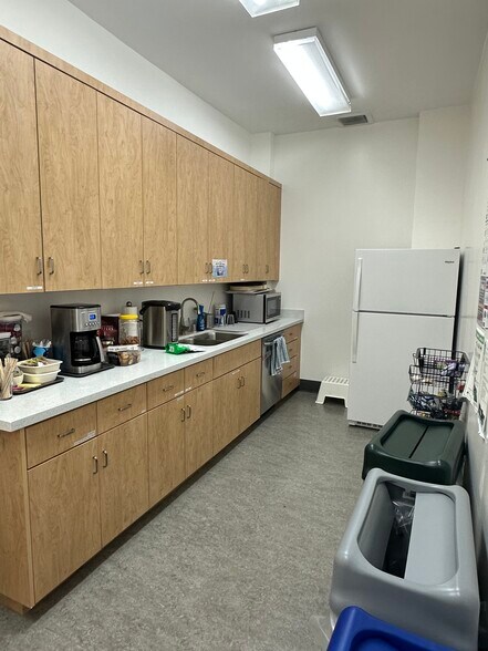 More Photos Of 2209-2223 Broadway St, Redwood City Movie Theatre For Lease