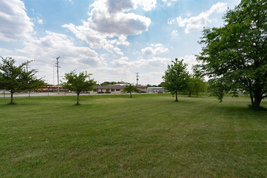 More Photos Of 1100 E Bell St, Bloomington Manufacturing For Lease