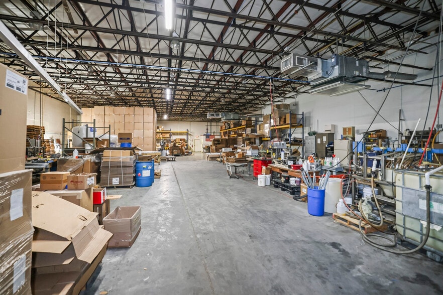 More Photos Of 1555 Sunshine Dr, Clearwater Warehouse For Sale