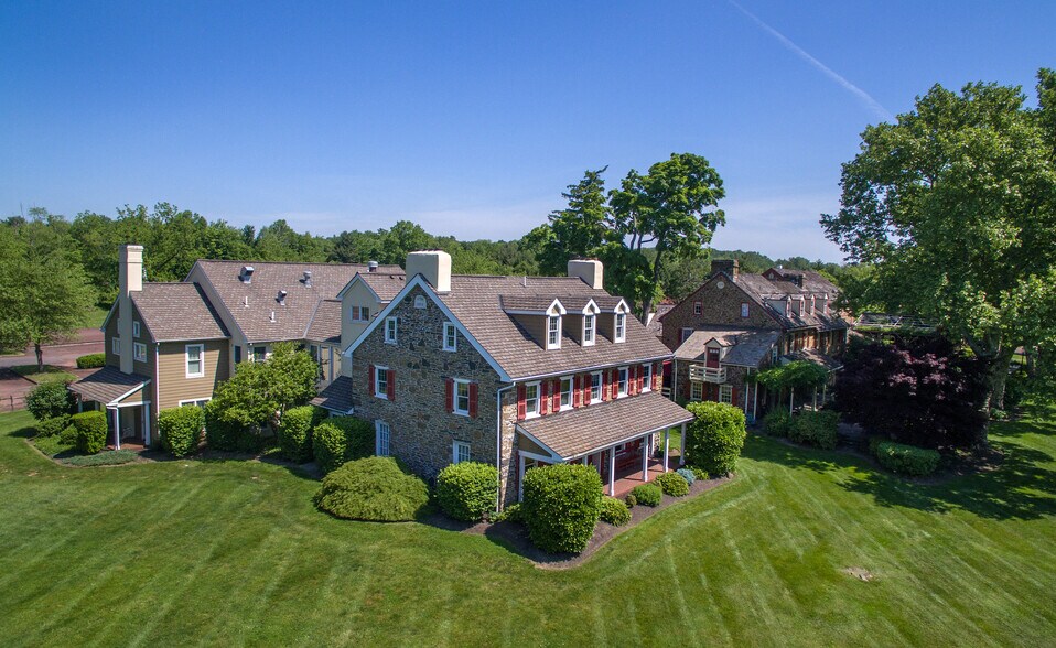 More Photos Of 1005 Horsham Rd, North Wales Hotel For Sale