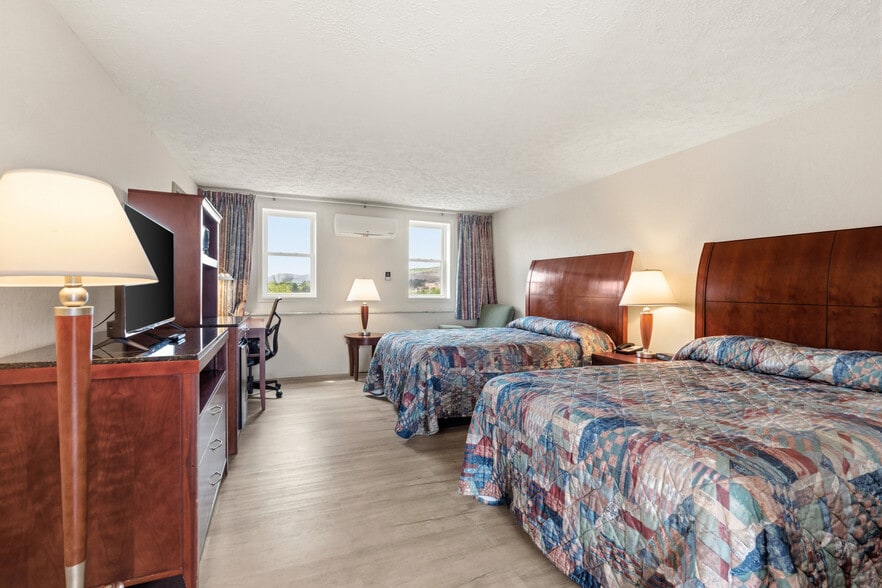 More Photos Of 6920 Motor Inn Dr, Huntingdon Hotel For Sale