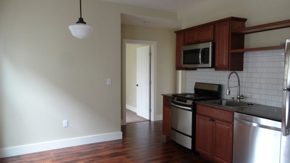 More Photos Of 1733-1737 SE Morrison St, Portland Apartments For Lease