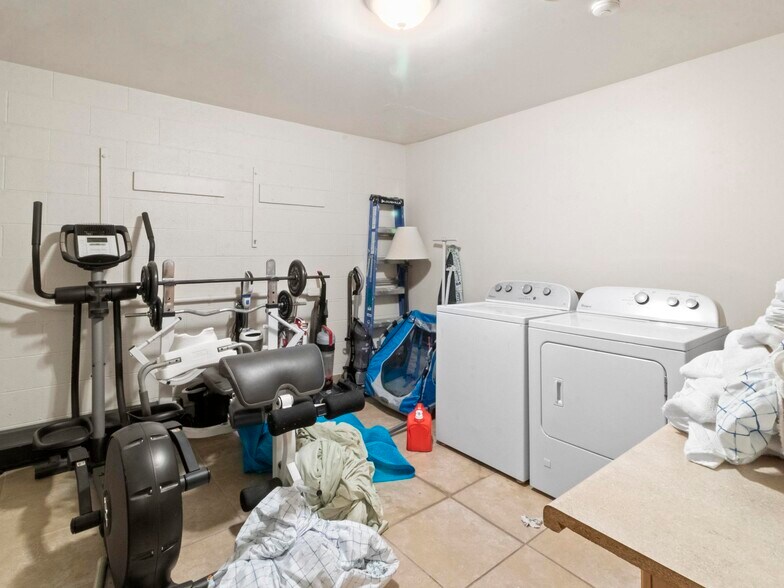 More Photos Of 1806 E Cedar Ave, Rawlins Hotel For Sale