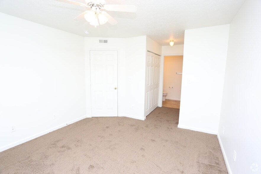 More Photos Of 3130 Saint Anthony Gardens Dr, Louisville Apartments For Sale