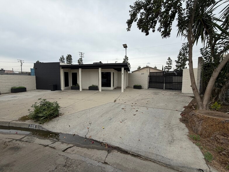 Primary Photo Of 205 S Berkeley Cir, Fullerton Contractor Storage Yard For Lease