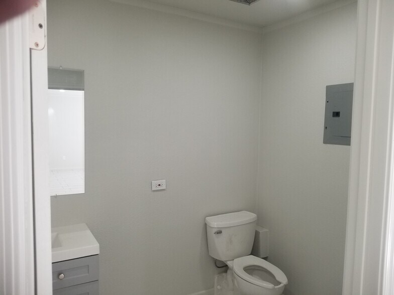 More Photos Of 111 W Florence Blvd, Casa Grande Office For Lease