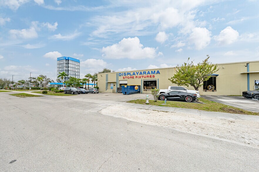 More Photos Of 4000 N 28th Ter, Hollywood Warehouse For Lease