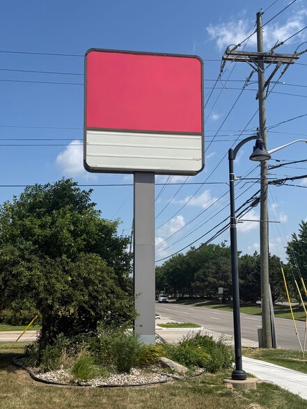 More Photos Of 8210 Merriman Rd, Romulus Restaurant For Lease