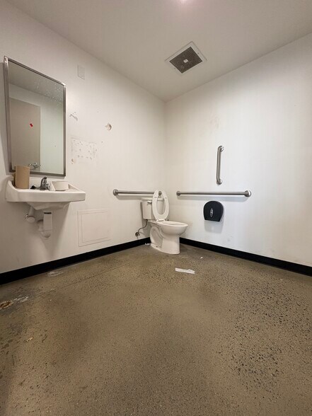 More Photos Of 201 N 7th St, Steubenville Freestanding For Sale