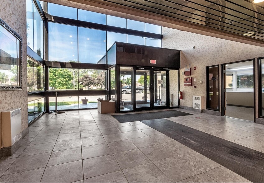 More Photos Of 2430 Rochester Ct, Troy Medical For Lease