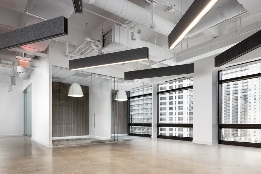 More Photos Of 1845 Woodall Rodgers Fwy, Dallas Office For Lease
