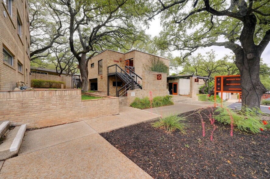 More Photos Of 8647 Wurzbach Rd, San Antonio Medical For Lease