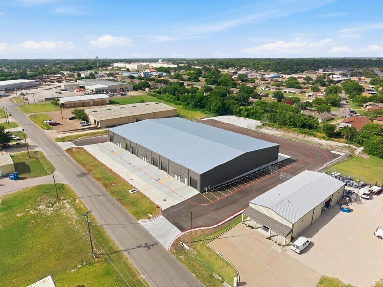 More Photos Of 109 - 117 Ava dr, Hewitt Warehouse For Lease