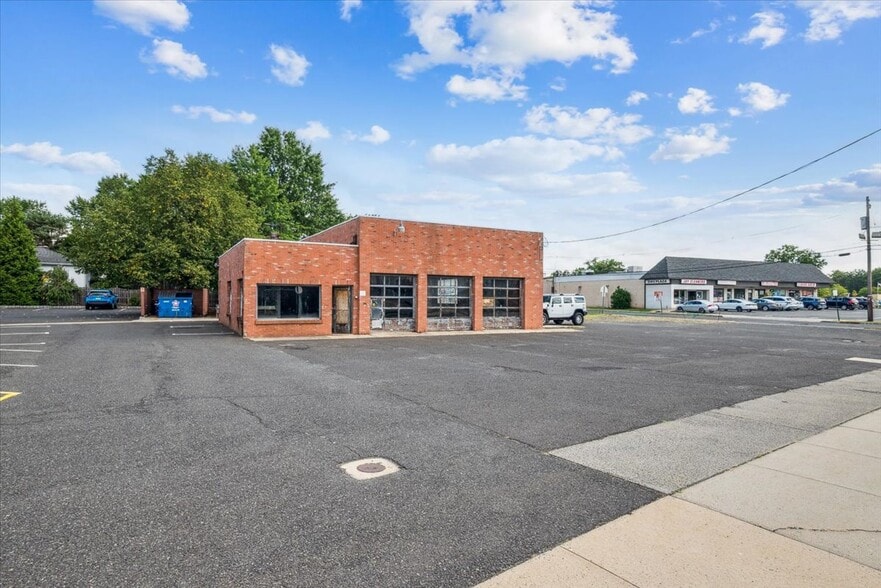 More Photos Of 1 Union Ave, Somerville Auto Repair For Sale