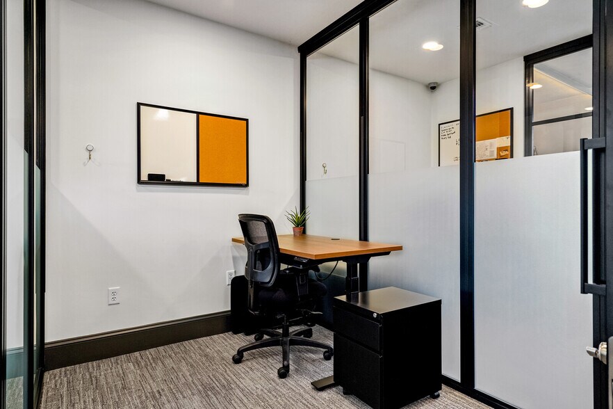 More Photos Of 144 S Main St, Independence Storefront Retail Office For Sale