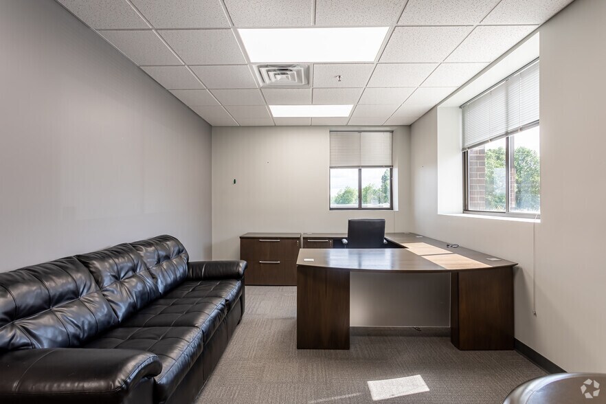 More Photos Of 936 Silas Deane Hwy, Wethersfield Office For Lease