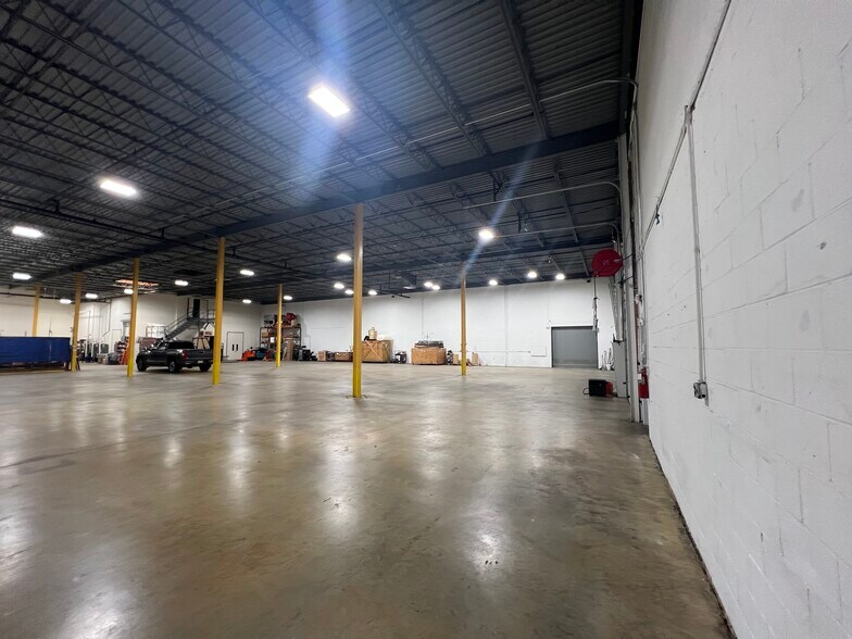 More Photos Of 1650 Oak St, Lakewood Manufacturing For Lease