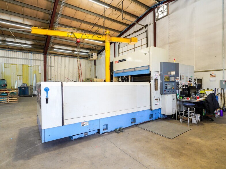More Photos Of 2079 Deschutes Dr, Stayton Manufacturing For Lease