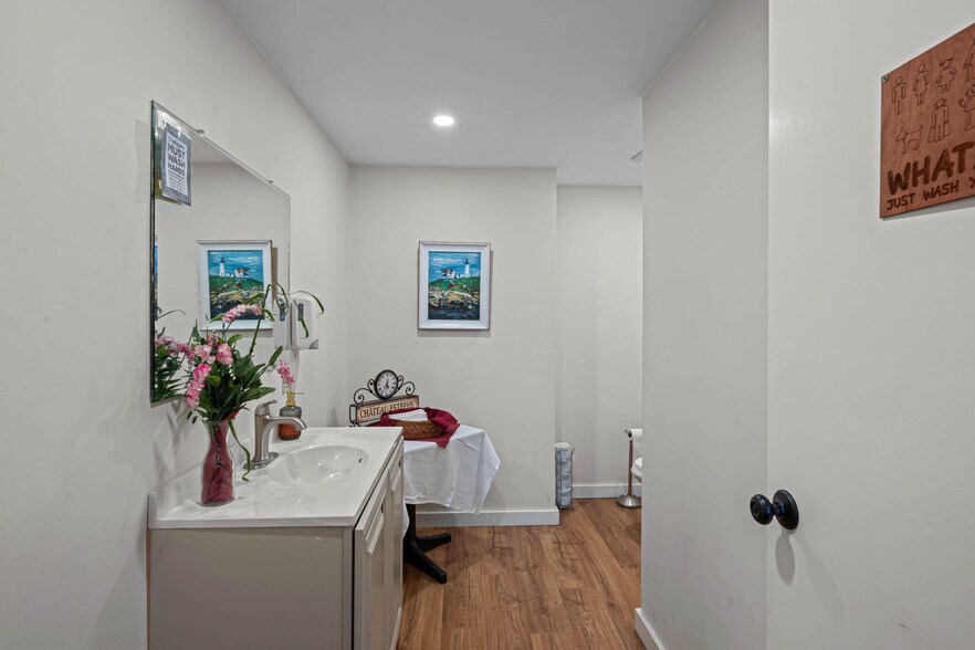 More Photos Of 122 Main St, Charlestown Restaurant For Sale