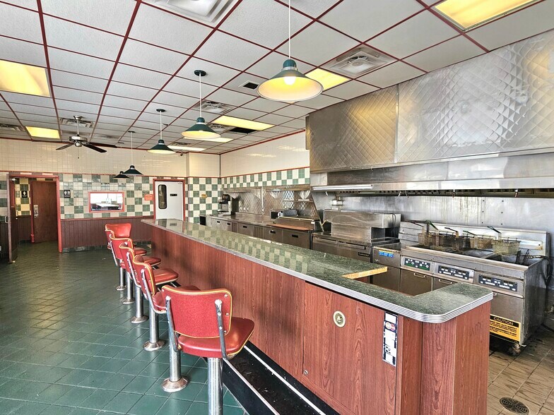 More Photos Of 855 W Cook St, Manteno Restaurant For Sale