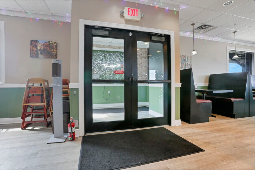 More Photos Of 1122 Hebron Rd, Heath Restaurant For Sale