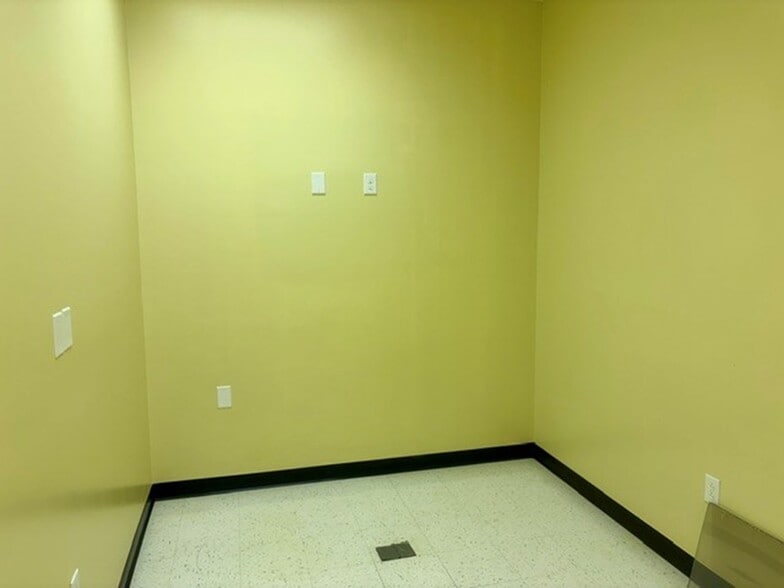 More Photos Of 1285 Wilkesboro Blvd, Lenoir Medical For Sale