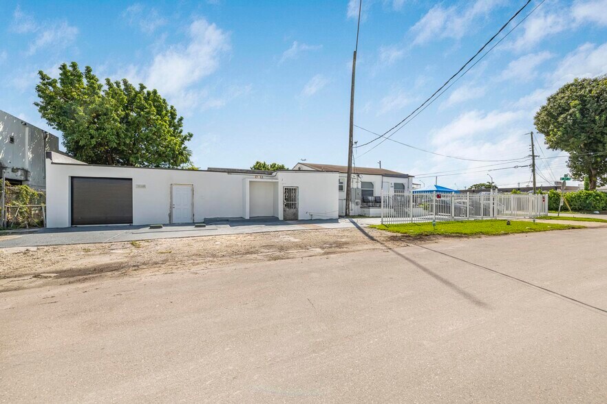 More Photos Of 3705 NW 35th Ave, Miami Industrial For Sale