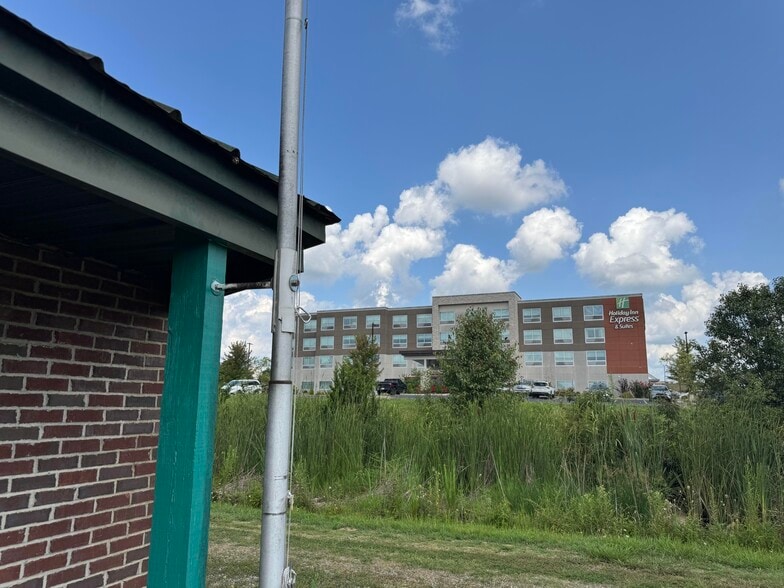 More Photos Of 818 Morton Ave, Bardstown Manufacturing For Sale