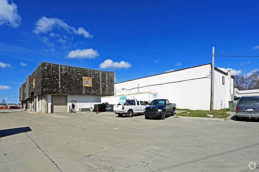 More Photos Of 49550-49560 Van Dyke Rd, Shelby Township Freestanding For Lease