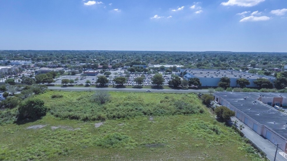 More Photos Of 19500 S Dixie Hwy, Miami Office For Lease