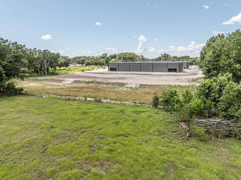 More Photos Of 3023 E C 48, Center Hill Warehouse For Lease