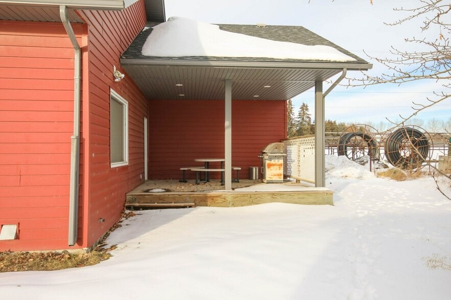 More Photos Of 5209 49A Ave, Bentley Office For Sale