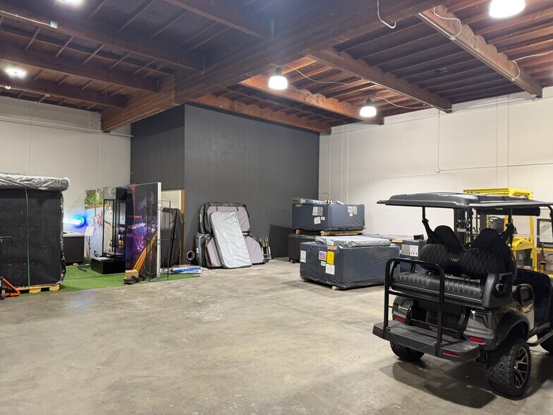 More Photos Of 4670 SW Pacific Ave, Beaverton Warehouse For Lease