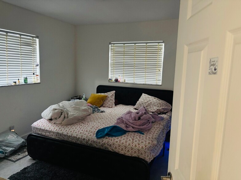 More Photos Of 355 NW 32nd St, Oakland Park Apartments For Sale