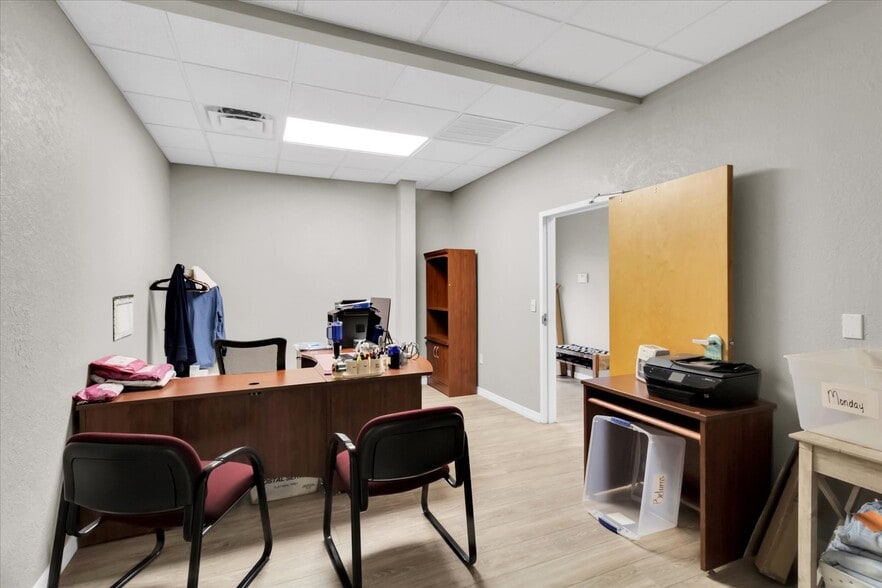 More Photos Of 2504 Merchant Ave, Odessa Warehouse For Lease