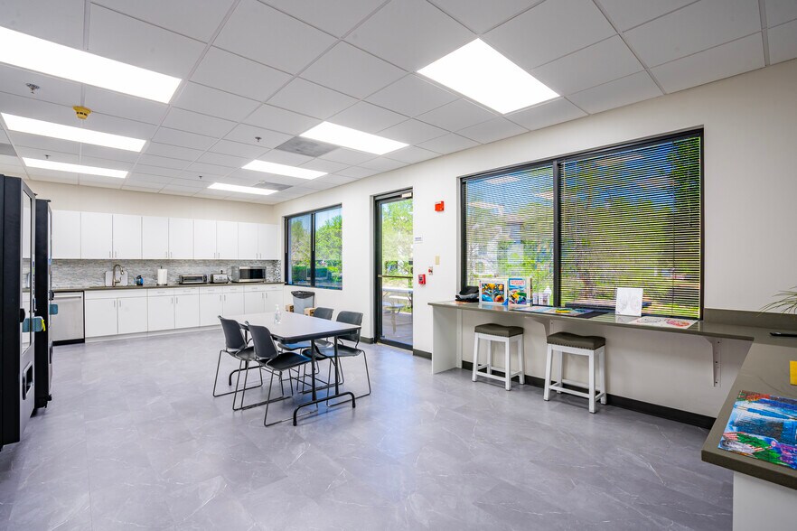 More Photos Of 9425 N MacArthur Blvd, Irving Office For Sale