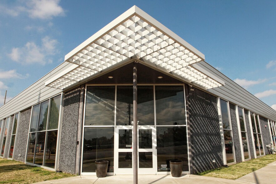 More Photos Of 817 E 4th St, Tulsa Showroom For Sale