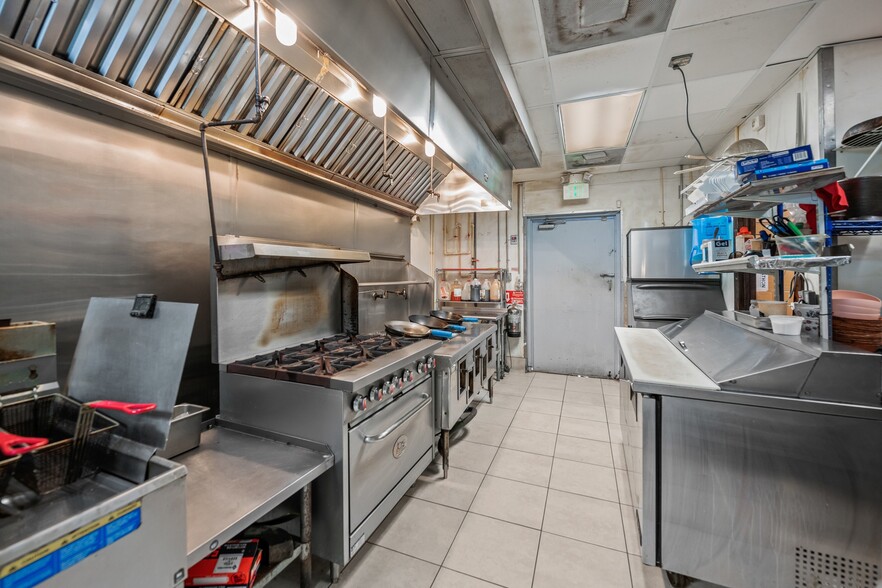 More Photos Of 4413 S Tamiami Trl, Sarasota Restaurant For Sale