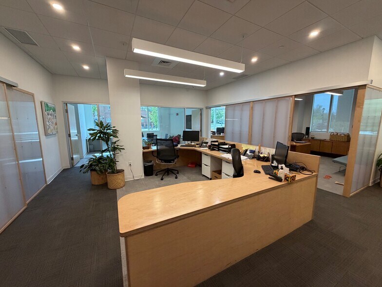 More Photos Of 1 Audubon St, New Haven Office For Lease