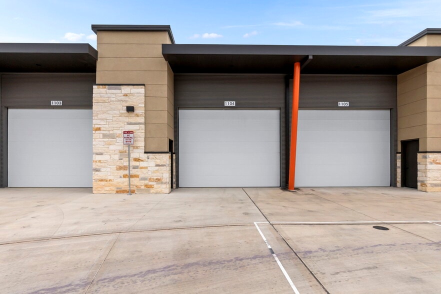 More Photos Of 7231 Stonewall Bnd, San Antonio Self Storage For Sale